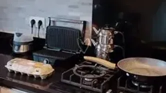 نگاهی به آشپزخانه شیک سیاه‌وسفید خانه شاهرخ استخری