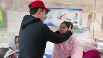 عیادت داریوش فرضیایی از کودکی نابینا/ویدیو