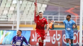 در رستوران مربی ام به‌عنوان گارسون کار کردم/ برای آمدن به پرسپولیس سکه انداختم!