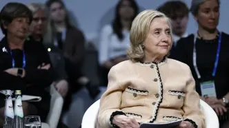 عکس مخفی هیلاری کلینتون لو رفت؛ جلسه محرمانه قطع شد