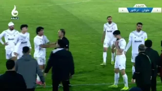 ببینید؛ درگیری شدید مازیار و خداداد کنار زمین و اخراج هردو!