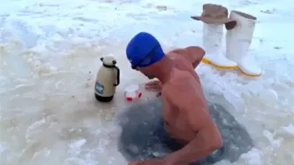 سرمای زمستان هیچ تاثیری بر «مرد یخی آذربایجان» ندارد