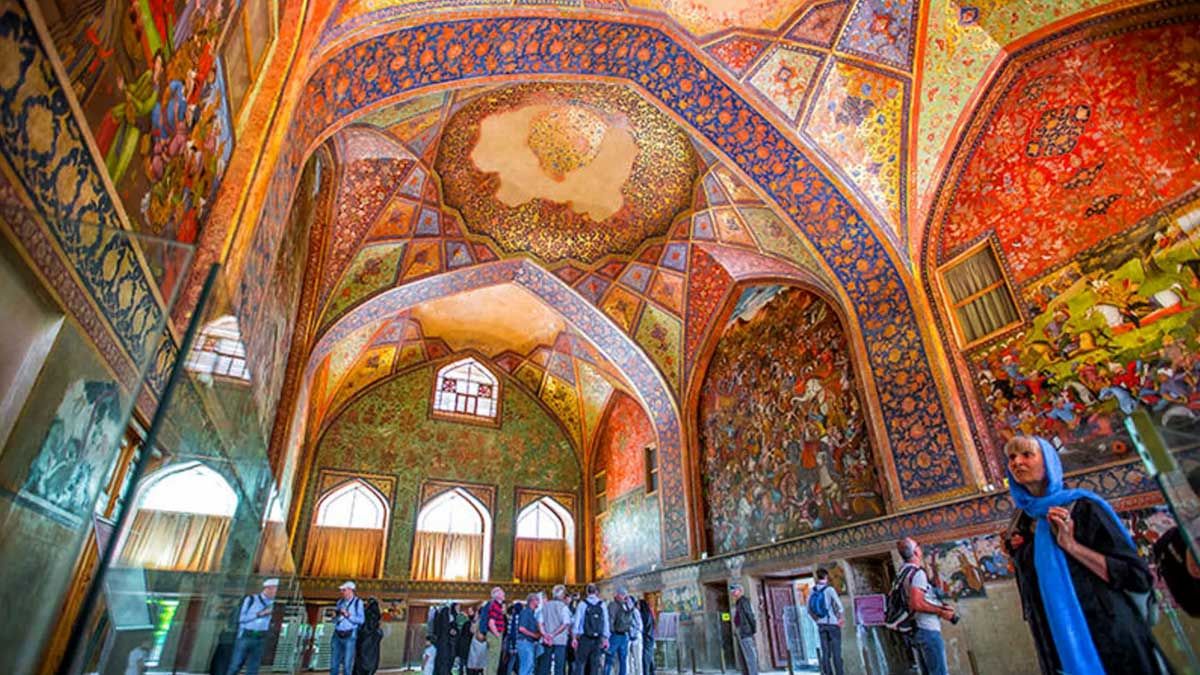 رونمایی از اسرار اتاق «چهارشنبه‌سوری»؛ درهای بسته کاخ چهل‌ستون اصفهان به روی مردم باز شد