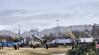 نمایش موشک‌های سپاه در مسیر راهپیمایی ۲۲ بهمن در تهران