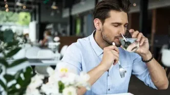 این ۶ علامت زنگ خطر کم‌آبی بدن را به صدا درآورده!