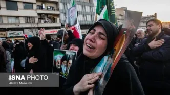 تصاویر تجمع سوگواران رهبر شهید انقلاب در مقابل دانشگاه تهران