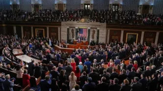 درگیری در کنگره آمریکا در اعتراض به همراهی آمریکا با اسرائیل در جنگ علیه ایران+ تصویر