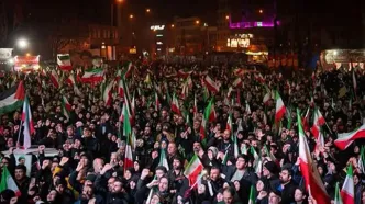تصویر متفاوت فارس از یک زن در تجمعات در تهران