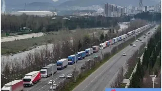 تصاویری از کمک بشردوستانه تاجیک‌ها به ایران