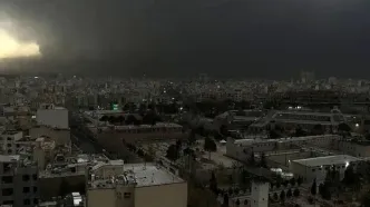 تصاویر؛ آسمان تیره تهران/ تاریکی ناشی از ترکیب دود و ابرناکی است