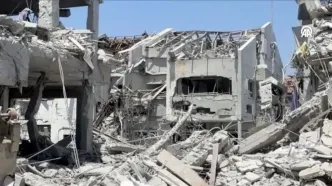 تصاویر رویترز از آثار اصابت موشک‌های ایران به تل‌آویو