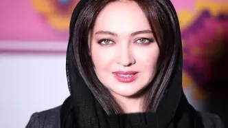 سفر در زمان؛ «نیکی کریمی» 27 ساله در حال دریافت جایزه از دست «جمیله شیخی»