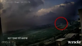 فیلم/ لحظه اصابت موشک به پالایشگاه حیفا