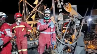 نجات معجزه‌آسای کودک ۶ ماهه از زیر آوار/ ویدئو