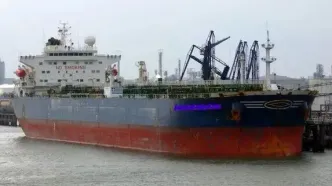 فایننشال تایمز: ایران زیر سایه جنگ روزانه ۱۴۰ میلیون دلار درآمد دارد/ حداقل ۱۳ نفتکش فوق‌غول‌پیکر از ابتدای جنگ در خارک بارگیری داشته‌اند