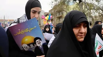 پرچم آمریکا و تابوت سربازانش در راهپیمایی امروز