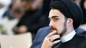 تصویری از احمد خمینی در میدان انقلاب تهران