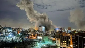 پرستاران بیمارستان گاندی در حال انتقال نوزادان هستند