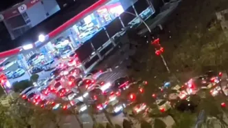 چینی‌ها در صف‌ طولانی پمپ‌بنزین‌ از ترس افزایش قیمت