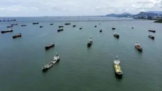 ترافیک سنگین روی آب؛ ۱۹۰۰ کشتی در تنگه هرمز زمین‌گیر شدند!