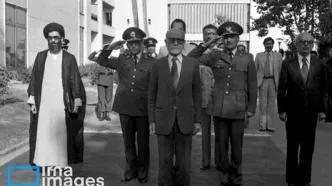 تصاویری از رهبر انقلاب در دوران تصدی شورای عالی دفاع ملی