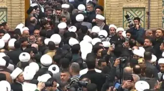 حضور مقتدی صدر در مجلس عزای شهادت رهبر انقلاب در حرم امیرالمومنین (ع)