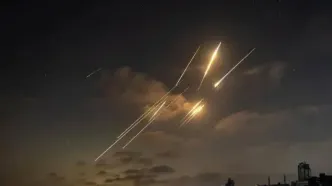 انفجارهای شبانه و حملات موشکی در تل‌آویو؛ پهپادها و موشک‌های ایران به اسرائیل رسید/ انفجار در میدان نفتی عربستان