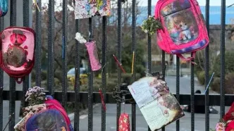 فضاسازی سردر دانشگاه تهران به یاد شهدای دانش‌آموز