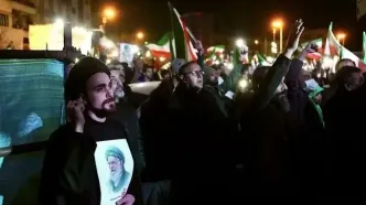 احمد خمینی در تجمع دیشب میدان انقلاب تهران دیده شد + عکس