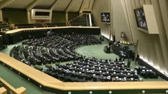 بیانیه بیعت نمایندگان مجلس با رهبر معظم انقلاب اسلامی | در کنار رهبر انقلاب ایستاده‌ایم