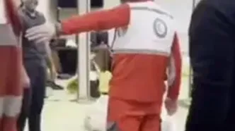 فیلم حضور پژمان جمشیدی کنار نیروهای هلال احمر | نیروها در کنار این بازیگر انرژی گرفتند