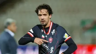 هافبک خارجی پرسپولیس: من با شما هستم و جایی نمی‌روم