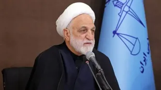 تصویری از اژه‌ای در صف نمازگذاران عیدفطر