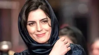 سفر در زمان؛ «لیلا حاتمی» در حال گرفتن جایزه از «فریماه فرجامی»؛ 28 سال قبل