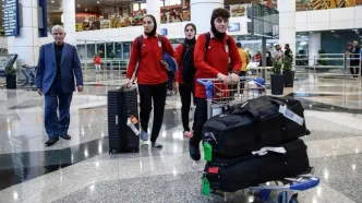 عکسی از زنان فوتبالیست ایران در فرودگاه کوآلالامپور