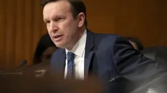 سناتور دموکرات: آمریکایی‌های بیشتری قرار است در جنگ با ایران کشته شوند / واشنگتن در مهار پهپادهای ایرانی ناتوان است