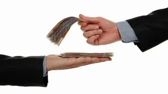 سرنوشت حقوق کارمندان و کارگران در روزهای جنگ | موسوی: دولت استمهال بدهی واحدهای تولیدی را به تعویق بیاندازد