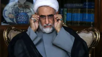 سیاستهای کلان کشور در مورد مذاکره با تصمیم رهبری نظام اتخاذ می شود و علما و مداحان نباید آن را زیر سوال ببرند