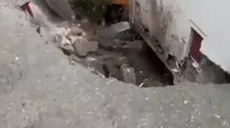 رانش زمین در شهری در ایتالیا و فروریختن جاده