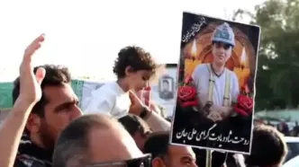 شهید صنعت روی دستان مردم ماهشهر بدرقه شد