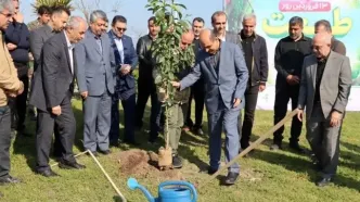 کاشت نهال به یاد شهدای جنگ رمضان