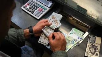قیمت دلار می ریزد؟/ علت فروش دلار توسط بانک ها به متقاضیان