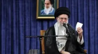 رهبر شهید انقلاب در دفتر کار فرماندهی کل قوا