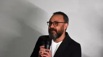 درخواست رضا پروانه: وارد گود پهلوانی شویم