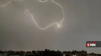 تصاویری از رعد و برق وحشتناکِ امشب در تهران