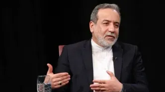 تصویر جالب از هواپیمای عراقچی در فرودگاه سن‌پترزبورگ