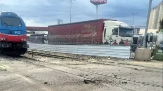 شماری از ترکش‌های موشک‌های ایران به ایستگاه قطار شهر بنی‌براک در شرق تل‌آویو اصابت کرده است