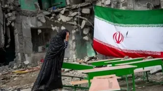 چهره‌های فرهنگی، هنری و دانشگاهی اسپانیا در حال امضای بیانیه محکومیت حمله به ایران