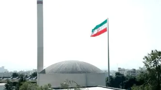 یک فعال سیاسی: مساله هسته‌ای از مذاکرات حذف نشد/ مخالفان مذاکره حاضرند هزینه انسانی و مادی جنگ را بپردازند؟