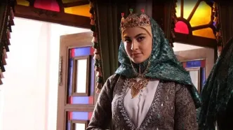 سفر در زمان؛ «فخری» سریال بانوی عمارت در 25 سالگی؛ سال 1402